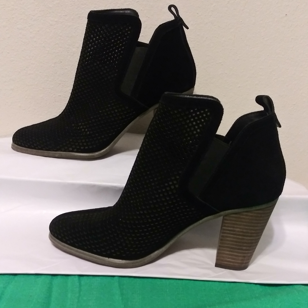 Vince Camuto Black Leather Booties Size 10